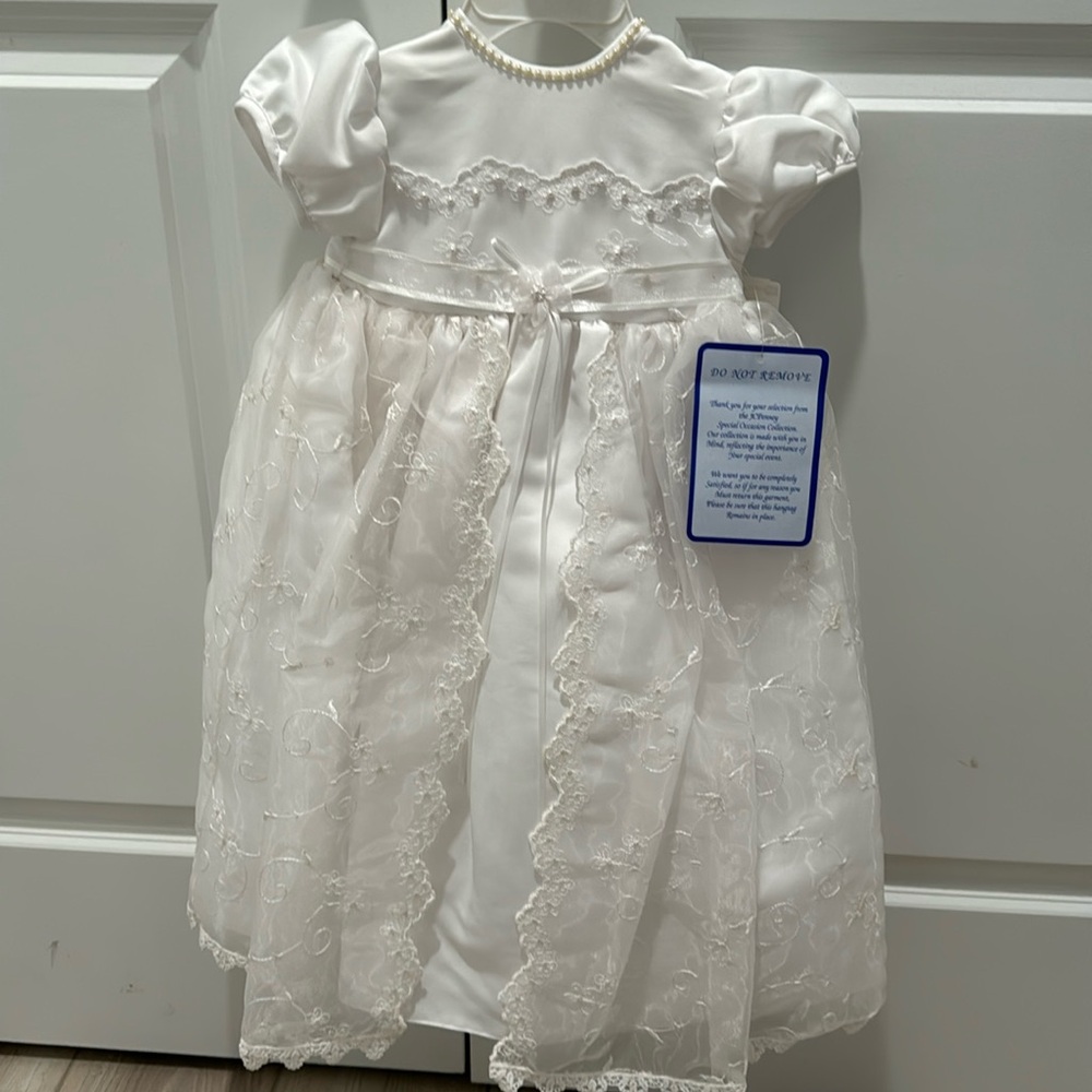 Christening gown 6-9 months